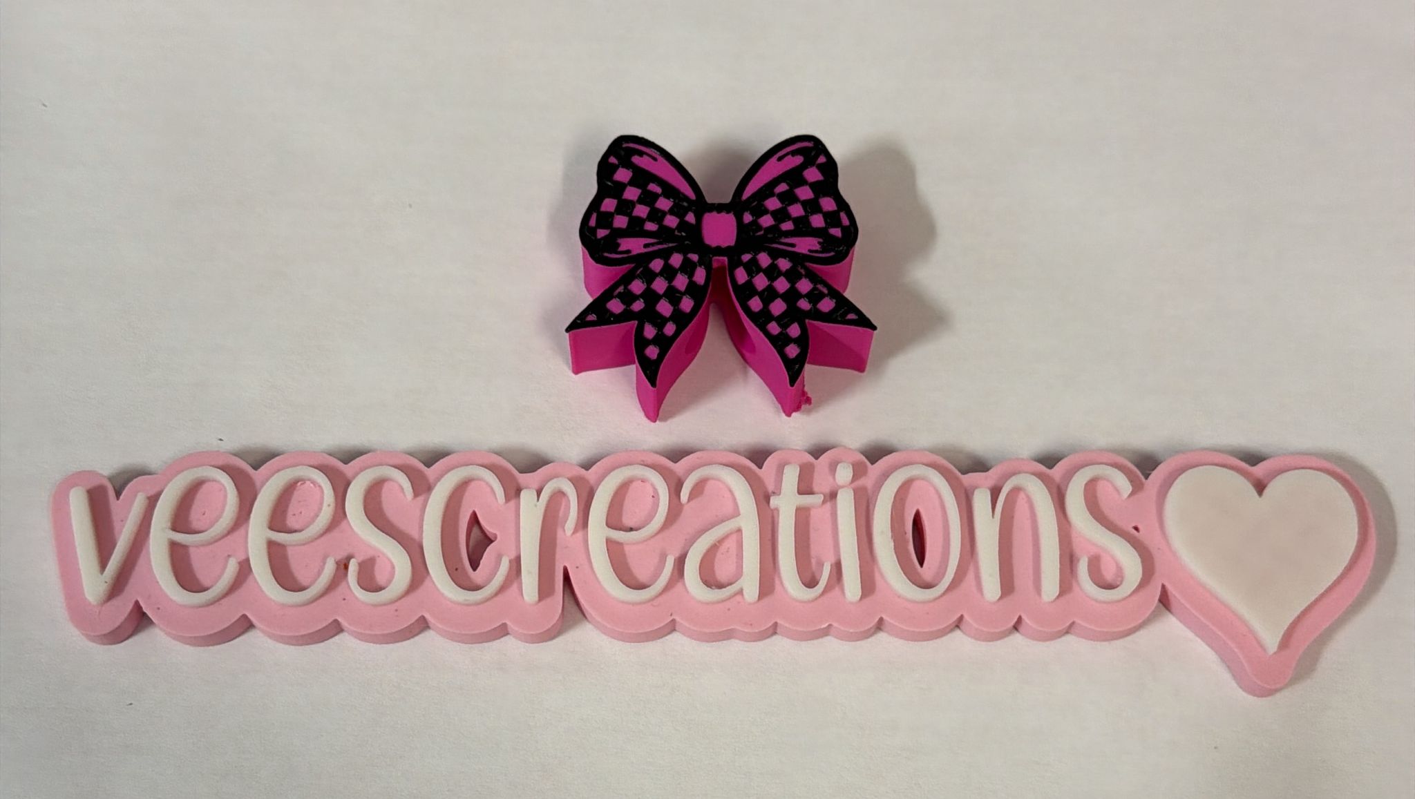 #52 Hot Pink Checkered Bow 3D Straw Topper